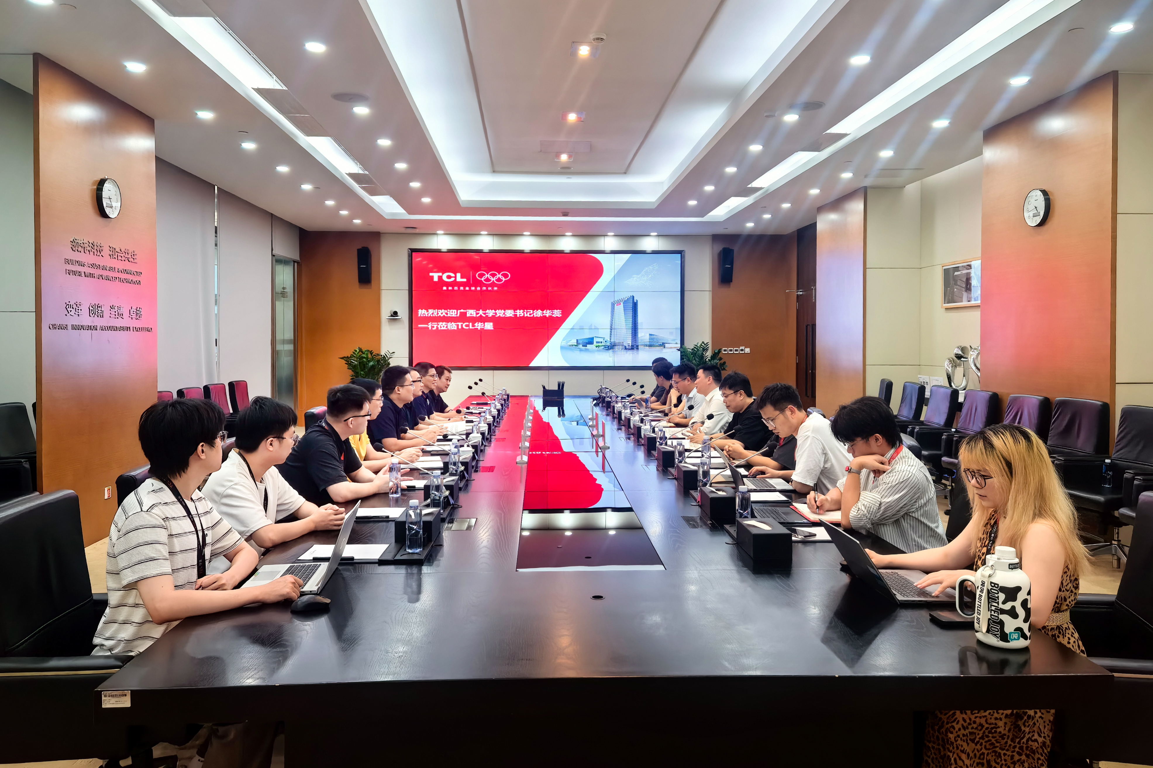                 徐华蕊赴粤港澳大湾区、北京走访校友企业并与校友座谈（2026-09-26）
